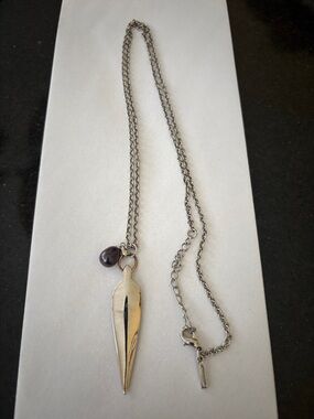 Vantel Pearls Trendsettter Silver Tone 30” Necklace W/Feather Dark Purple Pearl